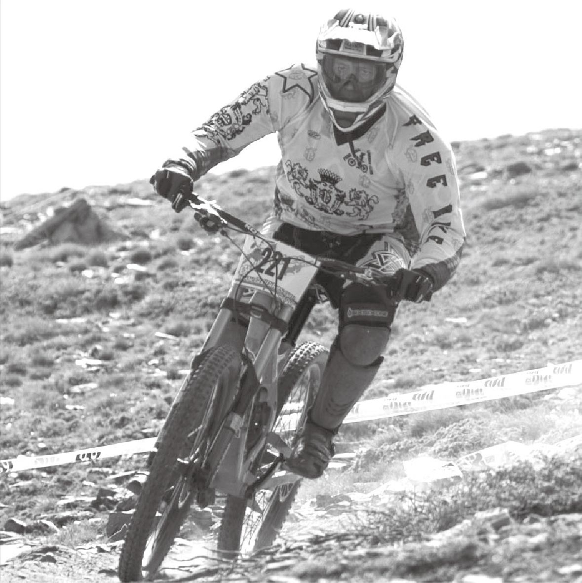 O Equipamento de Proteção X-Morph da Voll Will redefine a proteção contra impactos — combinando segurança, liberdade de movimento e desempenho para esportes de ação.À medida que o motociclismo, MTB, hóquei, esqui e skate continuam a ultrapassar os limites, os atletas precisam de equipamentos que ofereçam flexibilidade e segurança inabalável.
Impulsionado pela expertise de Voll Will em engenharia de padrões e inovação de materiais, o X-Morph integra a tecnologia VAPP (Pads de Proteção de Array Versátil) aprimorada.Este escudo ultra-fino e altamente flexível se adapta naturalmente ao corpo, proporcionando conforto superior, mobilidade irrestrita e resistência a impactos confiável.
O Equipamento de Proteção X-Morph não é apenas equipamento — é o futuro da proteção em movimento, projetado por Voll Will.
Se você está procurando criar vestuário de proteção avançado, estamos aqui para ajudá-lo a juntar tudo.